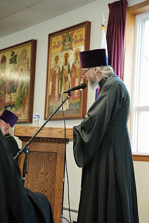 Archpriest Peter Perekrestov reading the lecture 